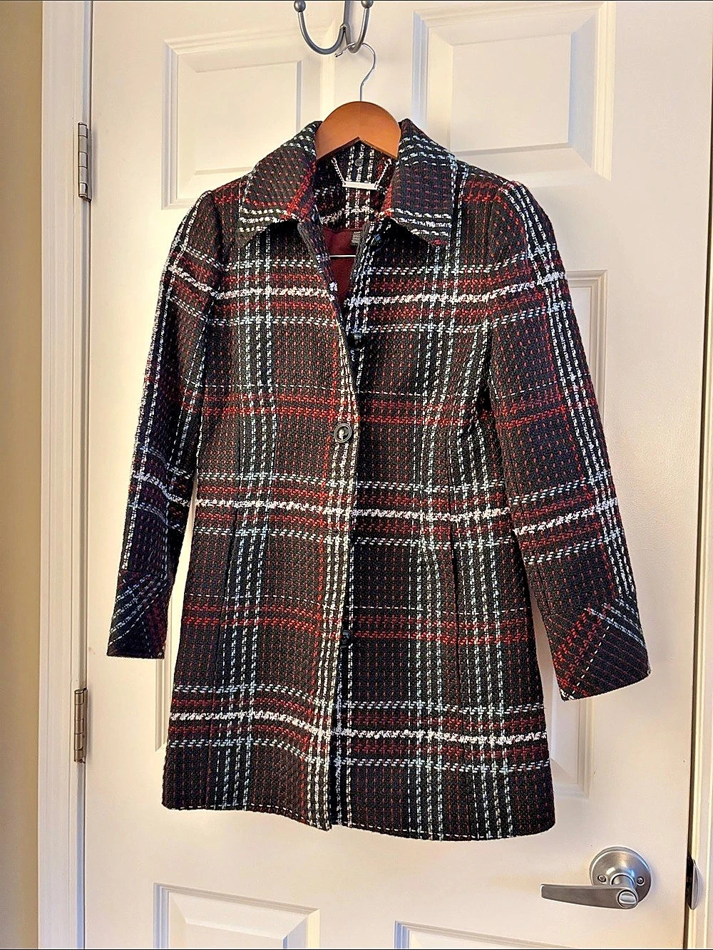 Like New-WHITE HOUSE BLACK MARKET Plaid Tweed Coat in Black & Red XSP